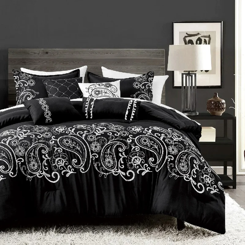 Goose down comforters known for their superior quality and insulationYaser Luxury 7 Piece Comforter Set