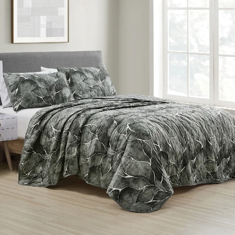 Duck down comforters with a softer feel and good warmth retentionShatex Arelli 3 piece bedspread