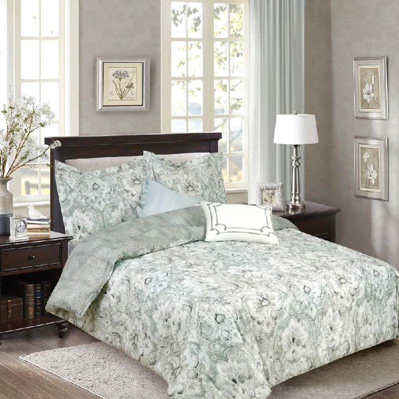 Goose down comforters known for their superior quality and insulationBellagio Elegant Reversible 5-piece Comforter set