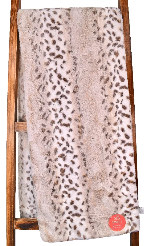 Chenille blankets with a thick and fuzzy textureArctic Lynx Ice Taupe - OMG Nicole