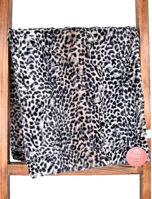 Silk blankets with a smooth and elegant touchCheetah Taupe - OMG Demi