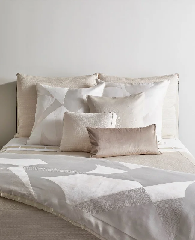 Floral - printed duvet covers for a romantic and feminine touchClio Pearl Bedding by Ann Gish