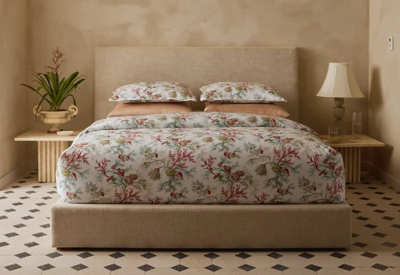 Silk duvet covers for a smooth and elegant touchDel Tesoro Coral Bedding by Matouk Schumacher