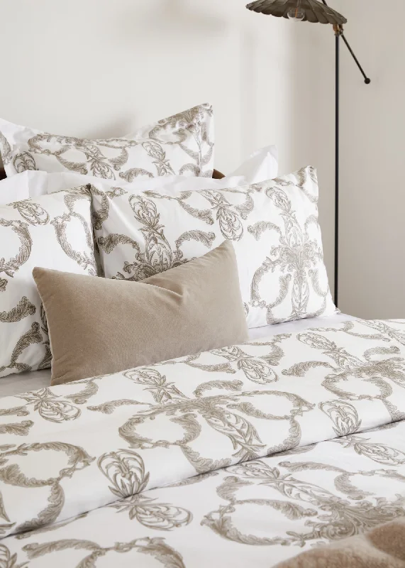 Synthetic fiber blend blankets for a budget - friendly choiceFoxford Renaissance Duvet Set