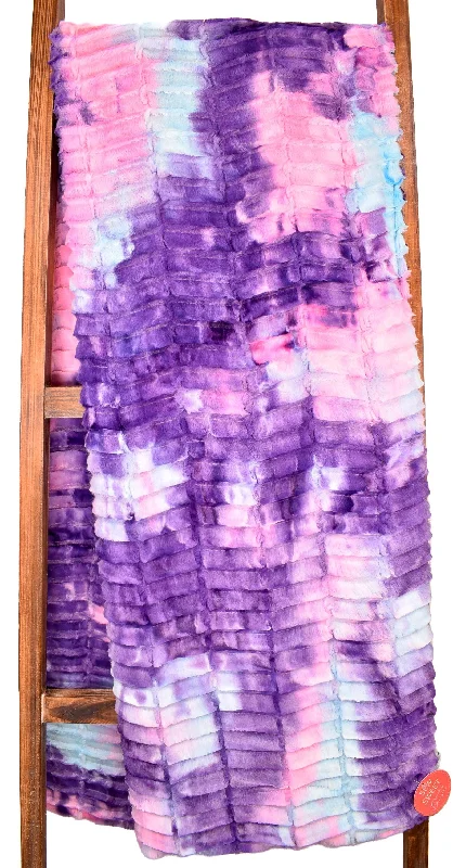 Silk blankets with a smooth and elegant touchGroovy Lollipop - OMG Casey