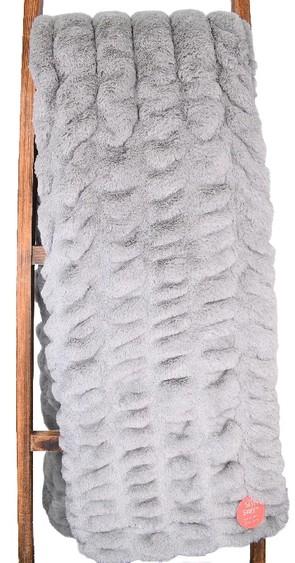 Cashmere blankets for ultimate softness and luxuryMilan Silver - OMG Casey