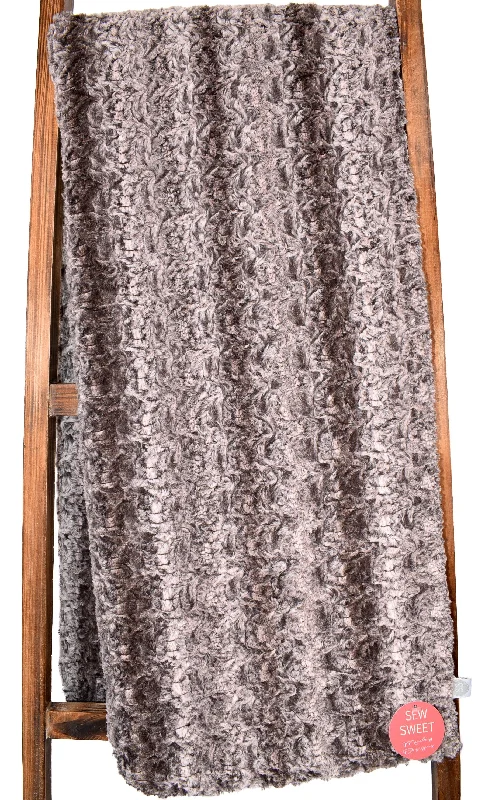 Chenille blankets with a thick and fuzzy texturePaloma Sepia - OMG Nicole