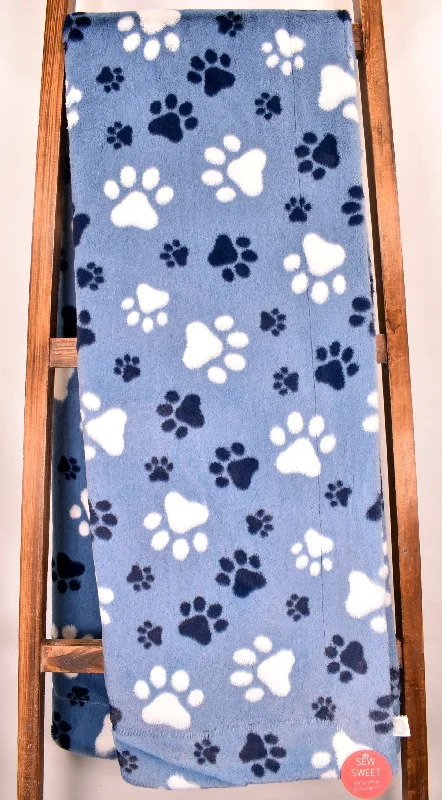 Fleece blankets for a cozy and plush texturePawsome Bluebell - OMG Casey