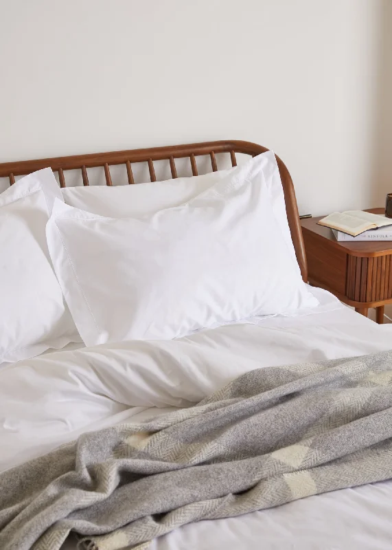 Cotton blankets for breathability and a lightweight feelFoxford Luxury Oxford Pillowcase