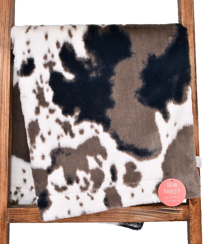 Chenille blankets with a thick and fuzzy texturePony Mudpie - OMG Demi