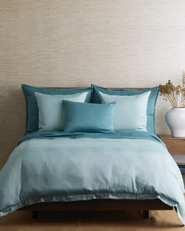 Geometric - patterned duvet covers for a modern and stylish lookReady-to-bed 2.0 Duvet Aqua/Caribbean by Ann Gish