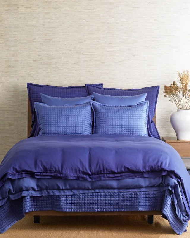 Paisley - printed duvet covers for an exotic and elegant appearanceReady-to-bed 2.0 Duvet Navy/Periwinkle by Ann Gish