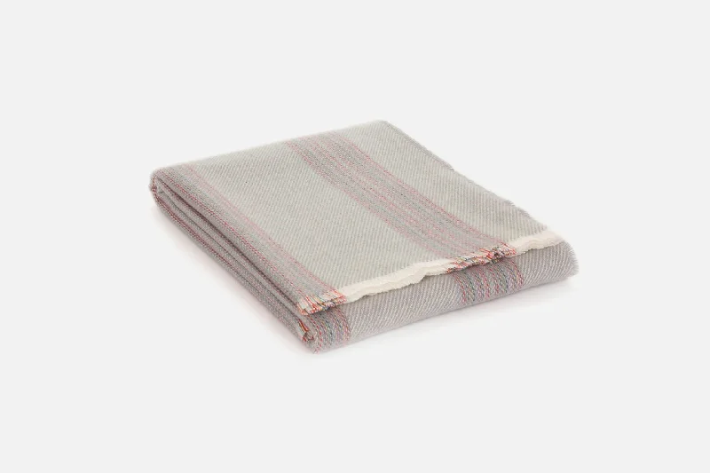 Silk blankets with a smooth and elegant touchSnow Seskin Lambswool Throw Blanket