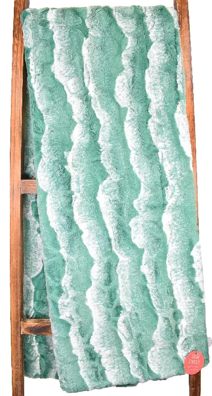 Fleece blankets for a cozy and plush textureSummit Spearmint - OMG Casey