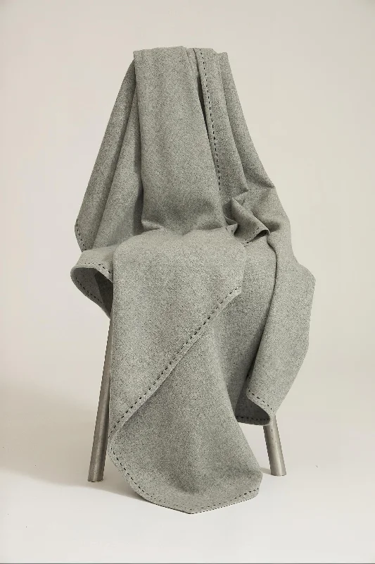 Cotton blankets for breathability and a lightweight feelSuono Throw