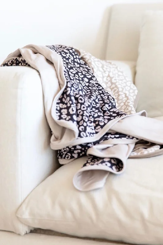 Fleece blankets for a cozy and plush textureTHE COCO