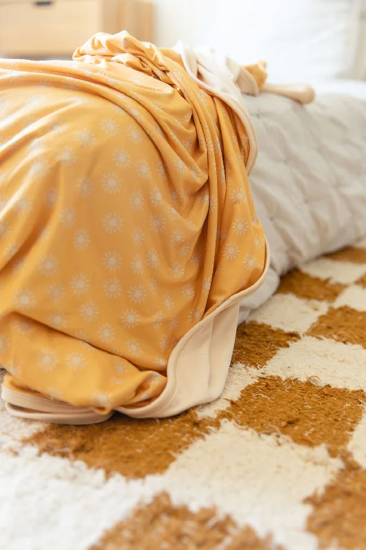 Recycled polyester blankets for an eco - conscious optionTHE MARIGOLD