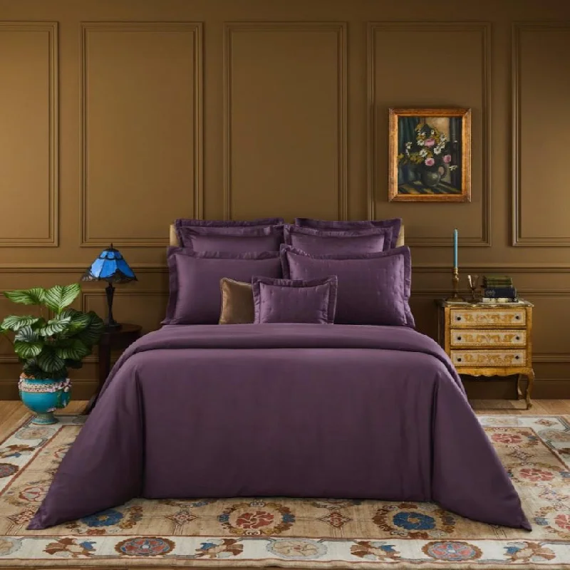 Abstract - designed duvet covers to add an artistic flair to the bedroomTriomphe Iris Bedding by Yves Delorme